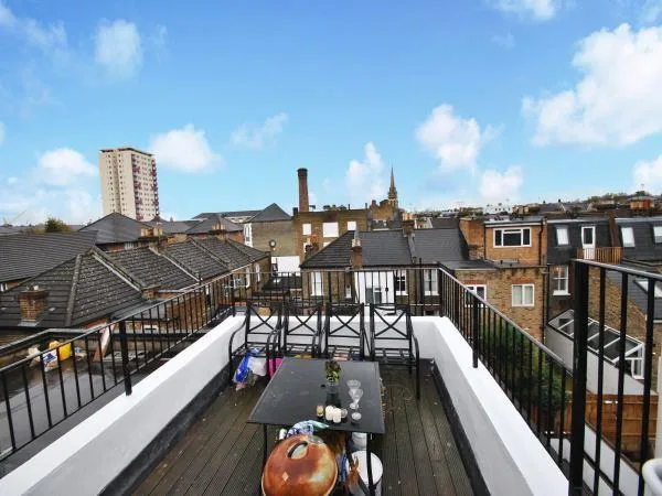 Flat Lillie Road in Greater London