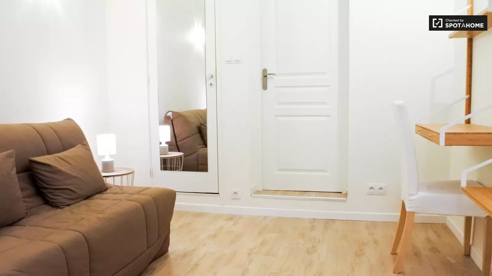 Flat Passage Charles-Albert in Paris