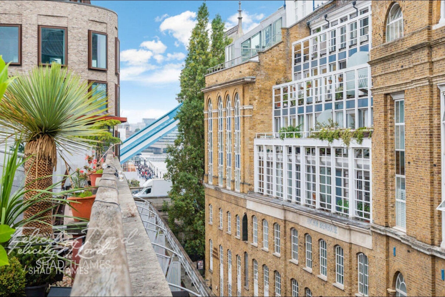 Flat Shad Thames in Greater London