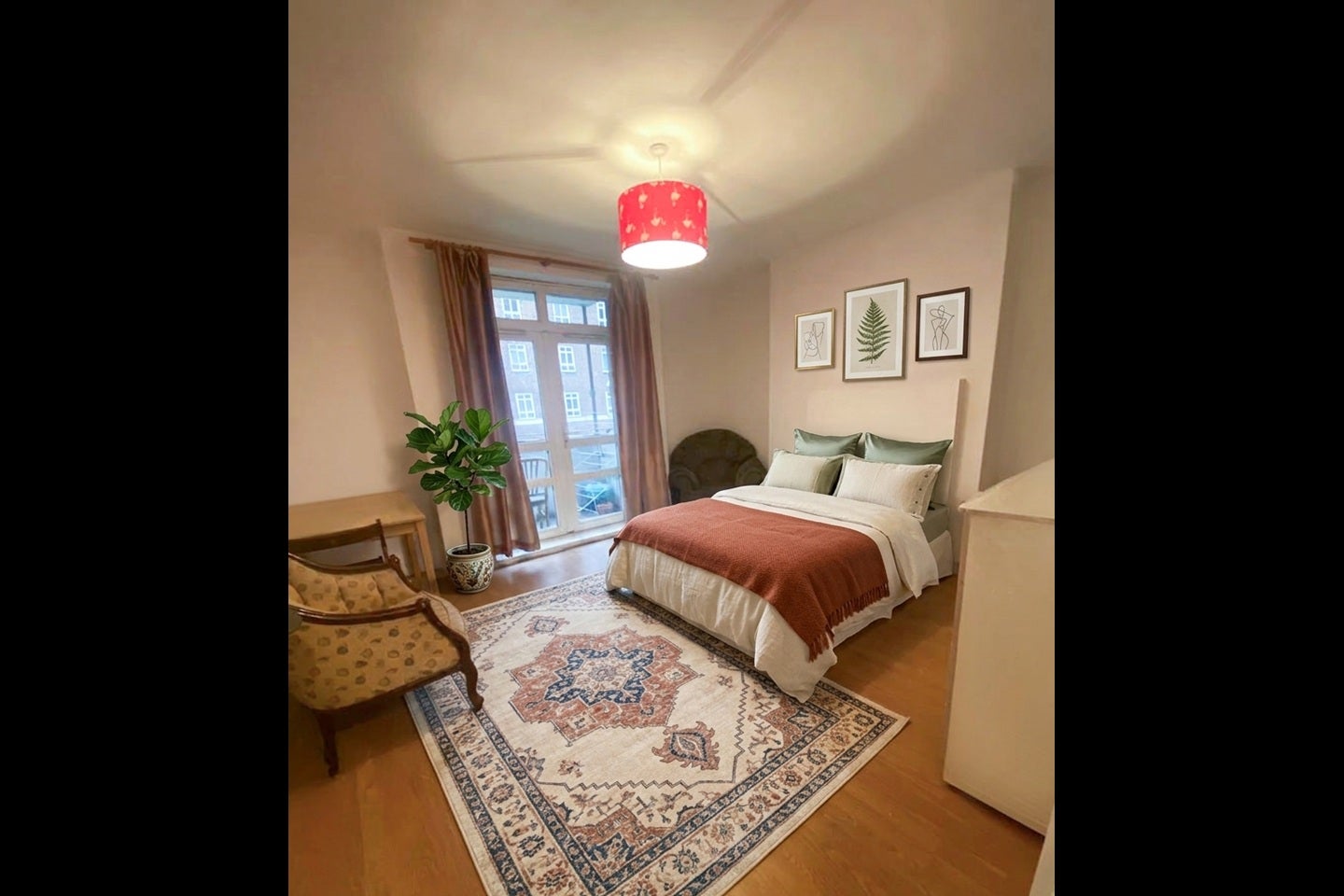 Room Retreat Place in Greater London