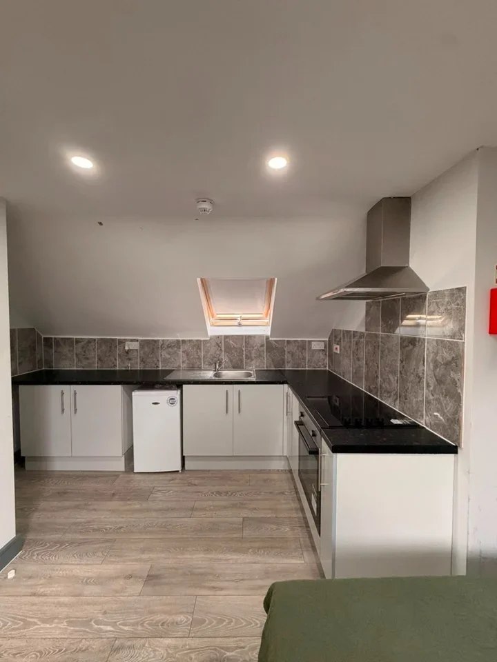 Flat Berkeley Avenue in Greater London