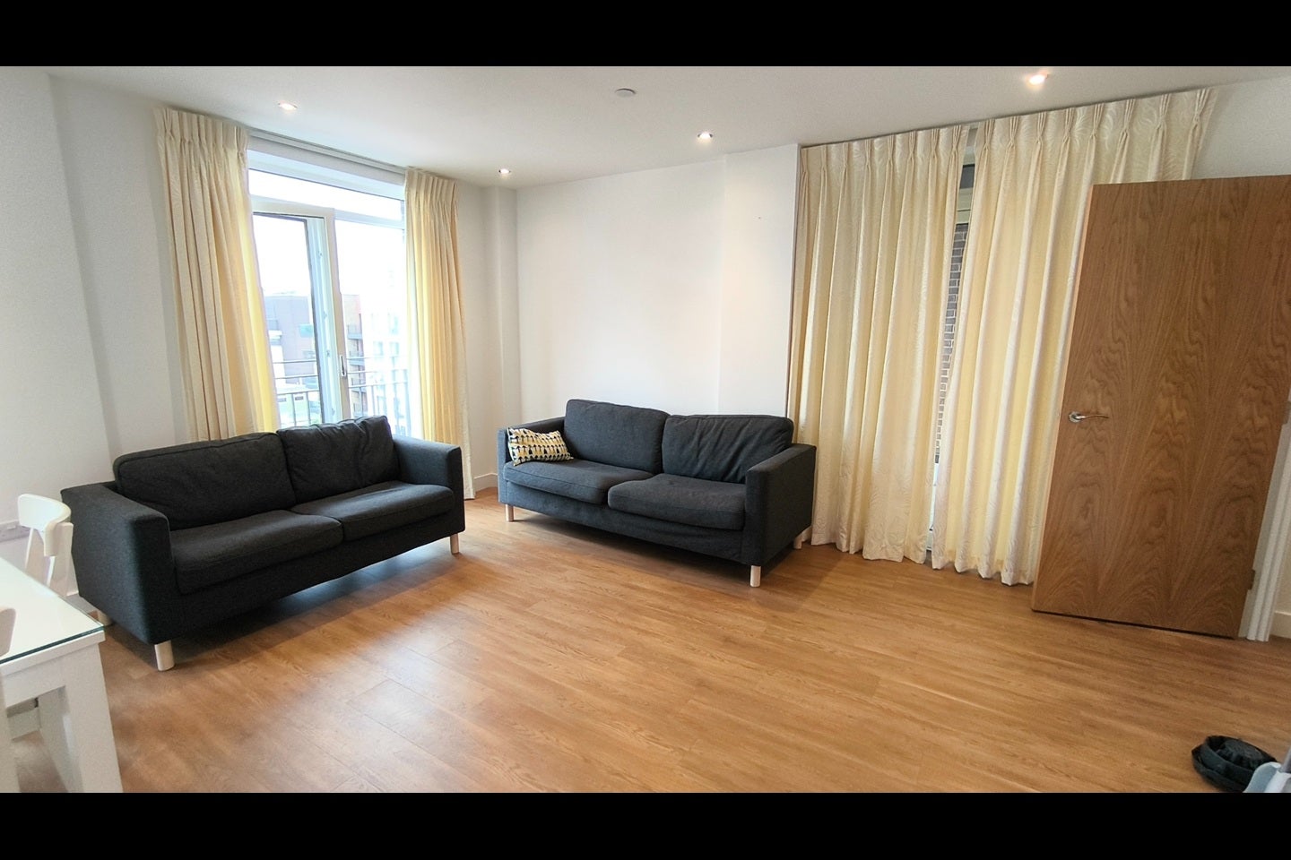 Flat Lismore Boulevard in Greater London