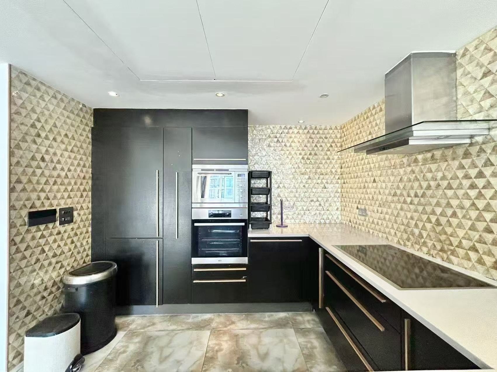 Flat Queenstown Road in Greater London