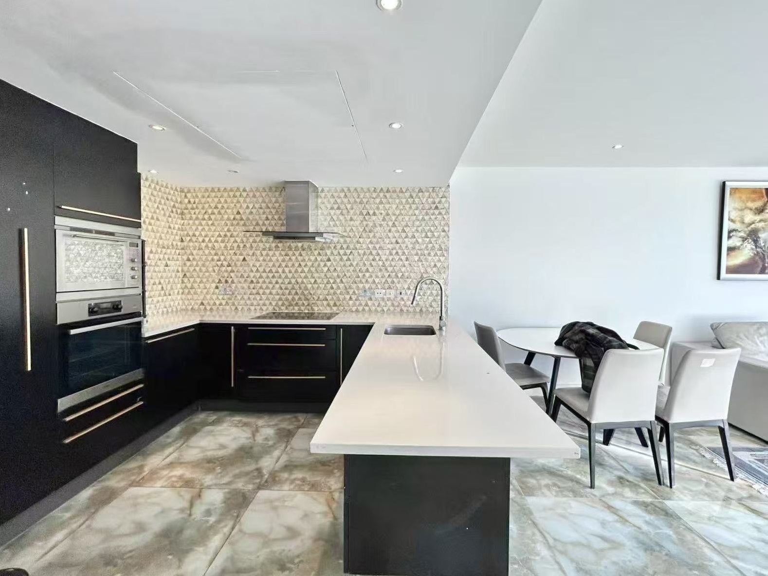 Flat Queenstown Road in Greater London