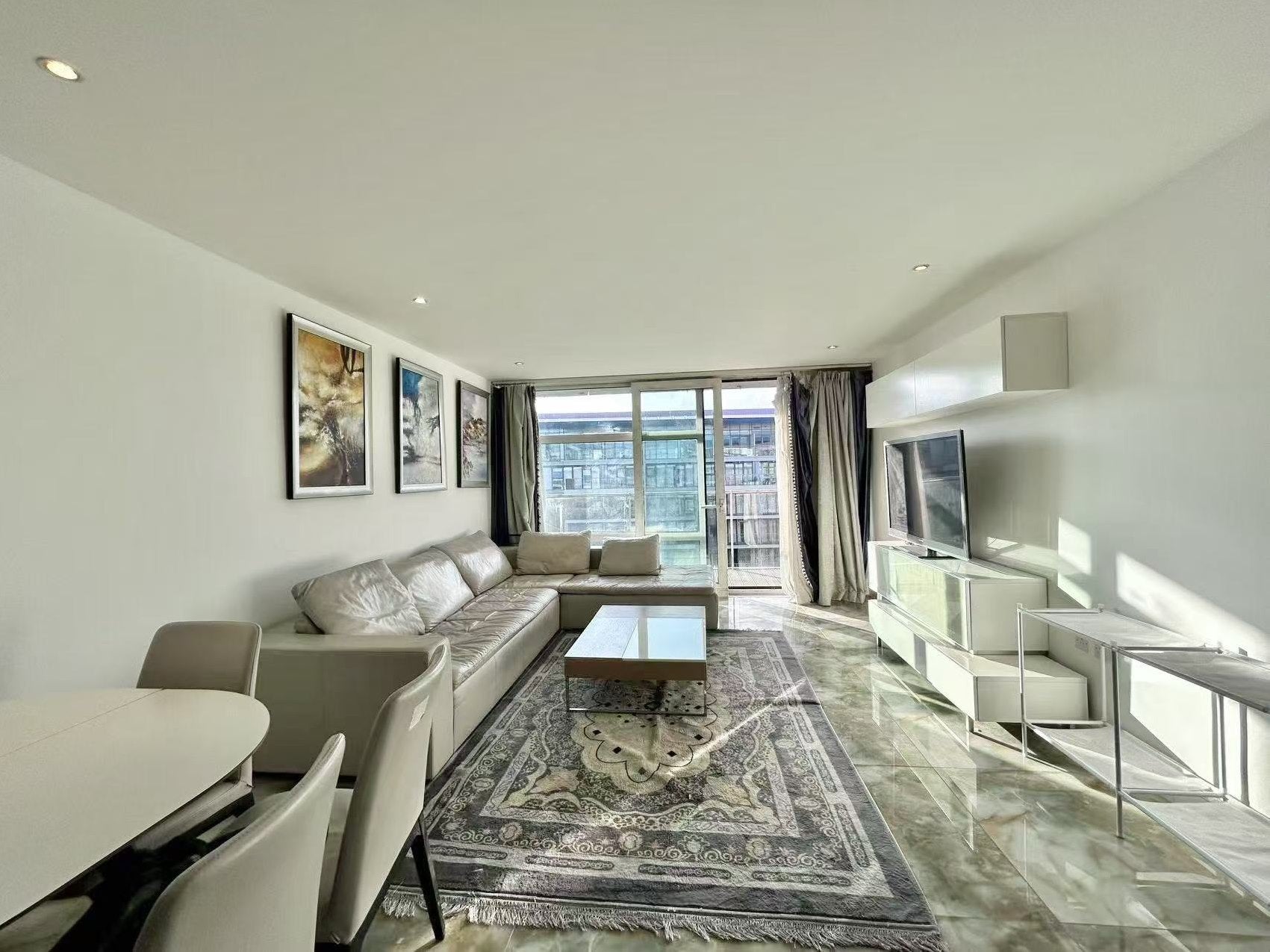 Flat Queenstown Road in Greater London