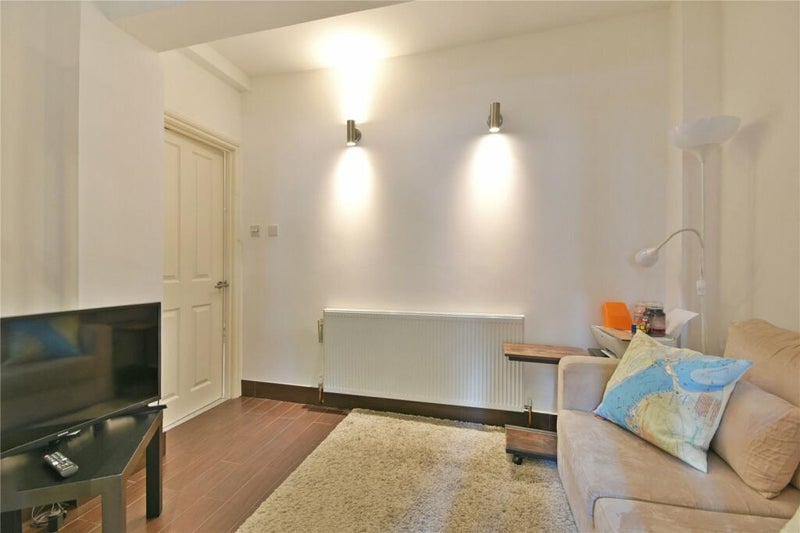 Flat Godwin Court in Greater London