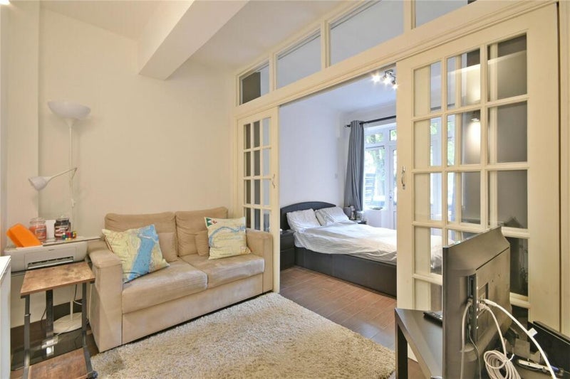 Flat Godwin Court in Greater London