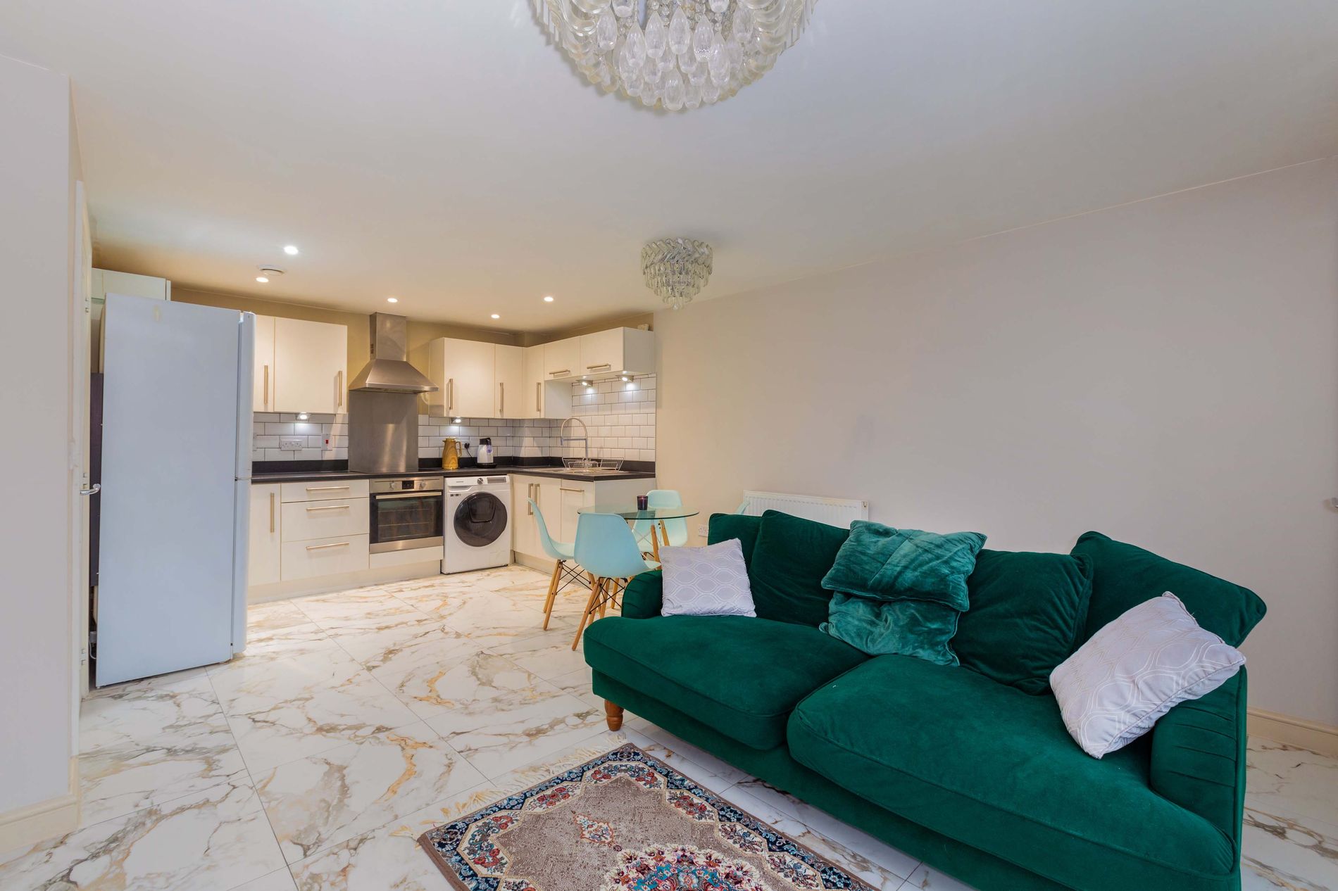 Flat Chadwick Road in Slough