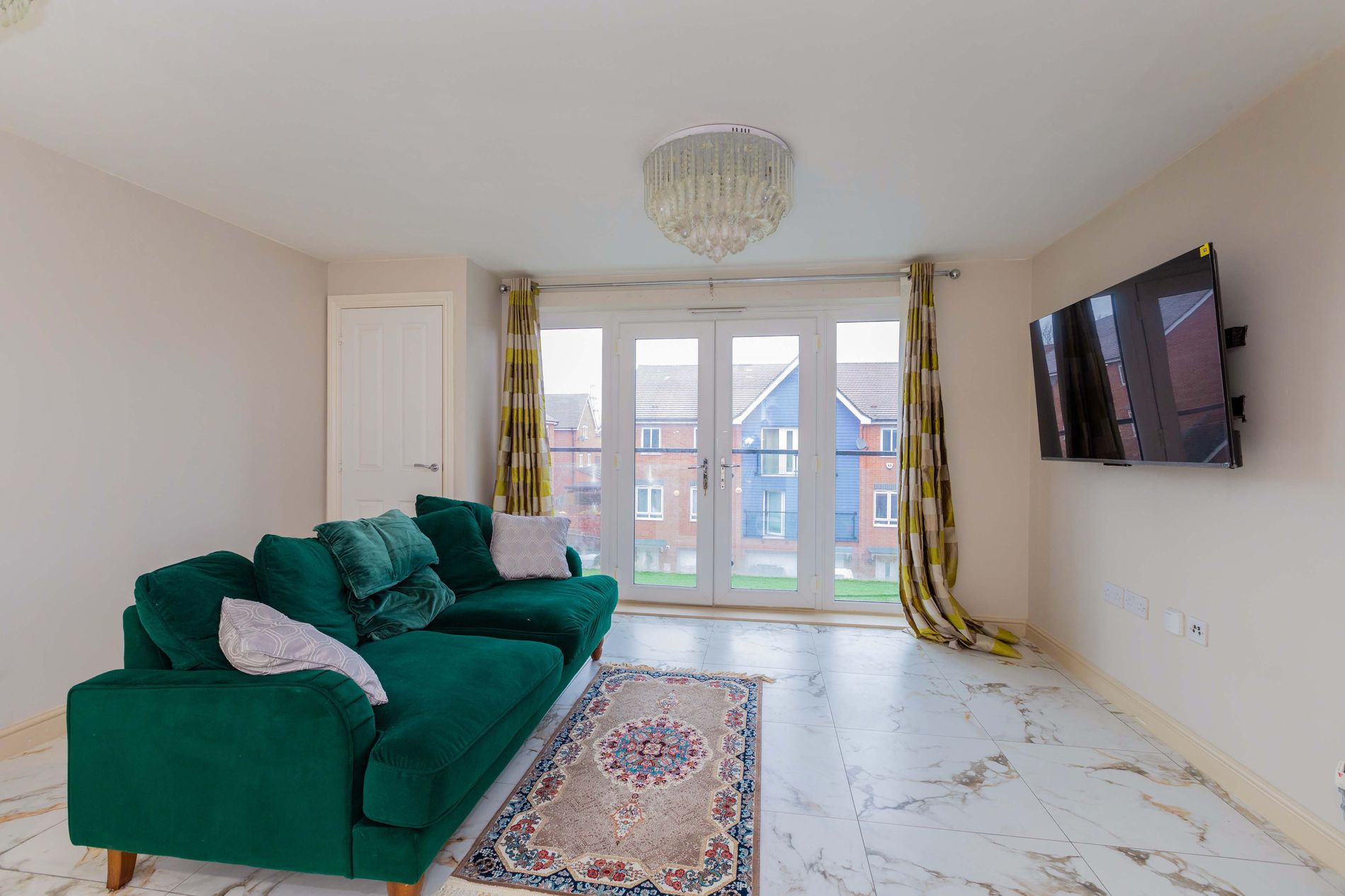 Flat Chadwick Road in Slough