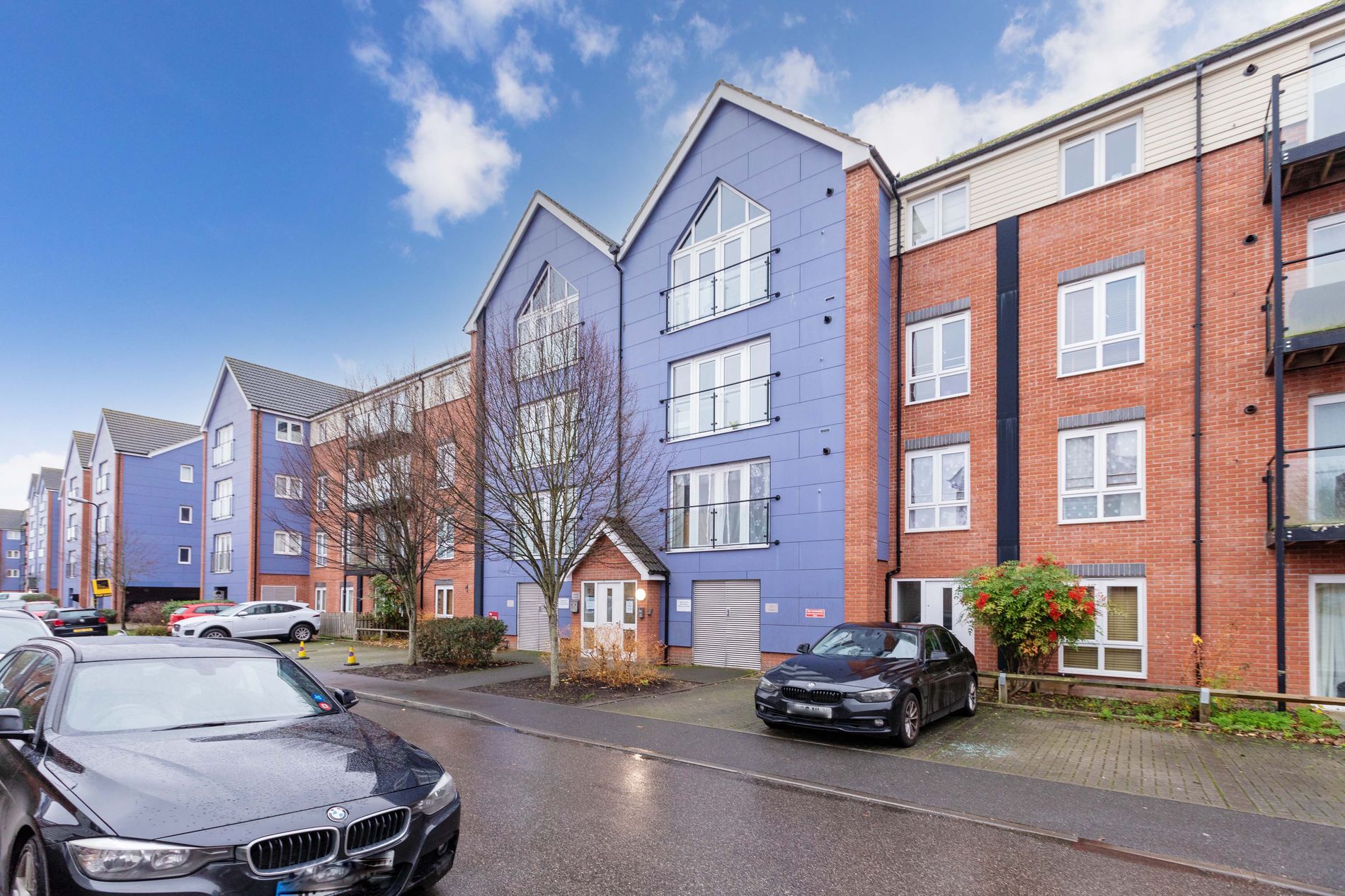 Flat Chadwick Road in Slough