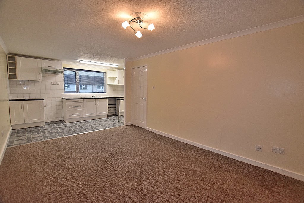Flat First Avenue in Colburn