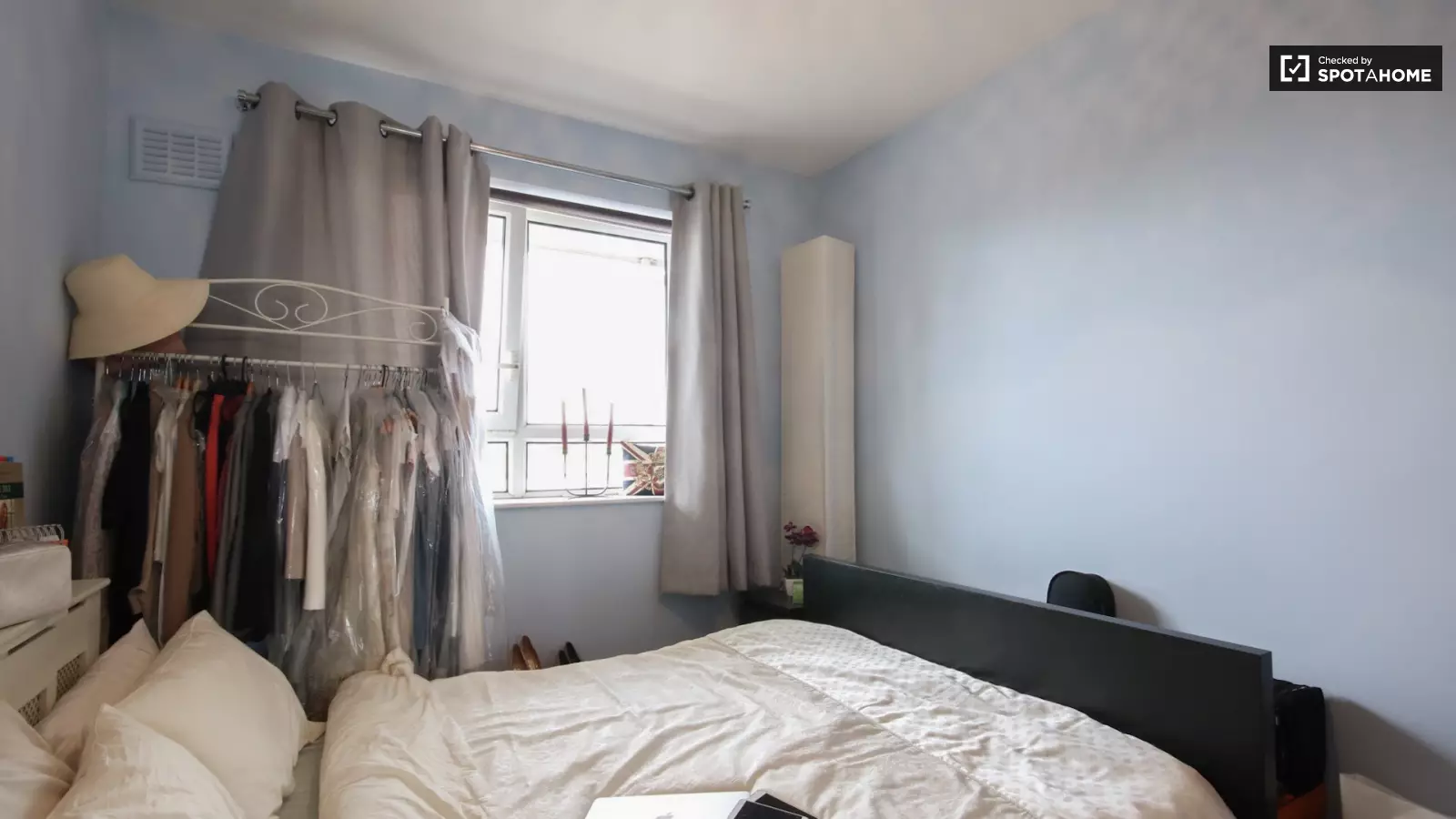 Flat Wiltshire Close in Greater London