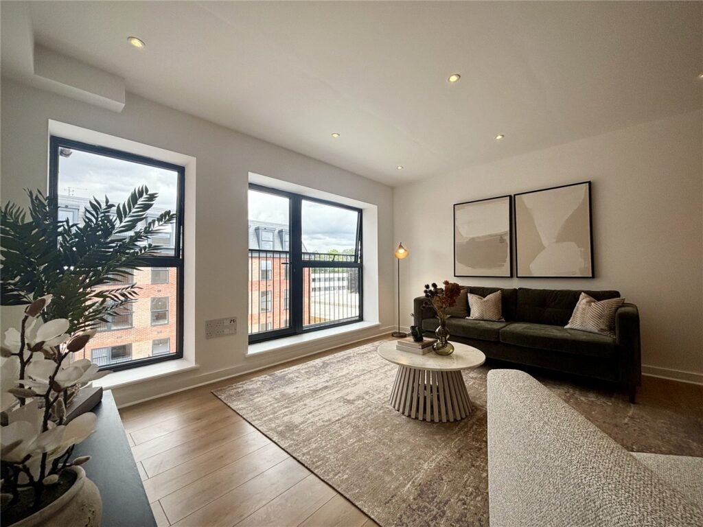 Flat Victoria Road in Rushmoor