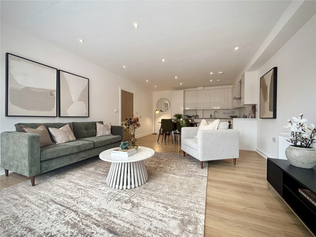 Flat Victoria Road in Rushmoor