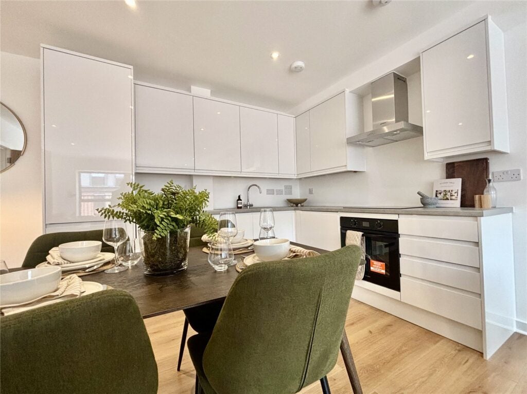 Flat Victoria Road in Rushmoor