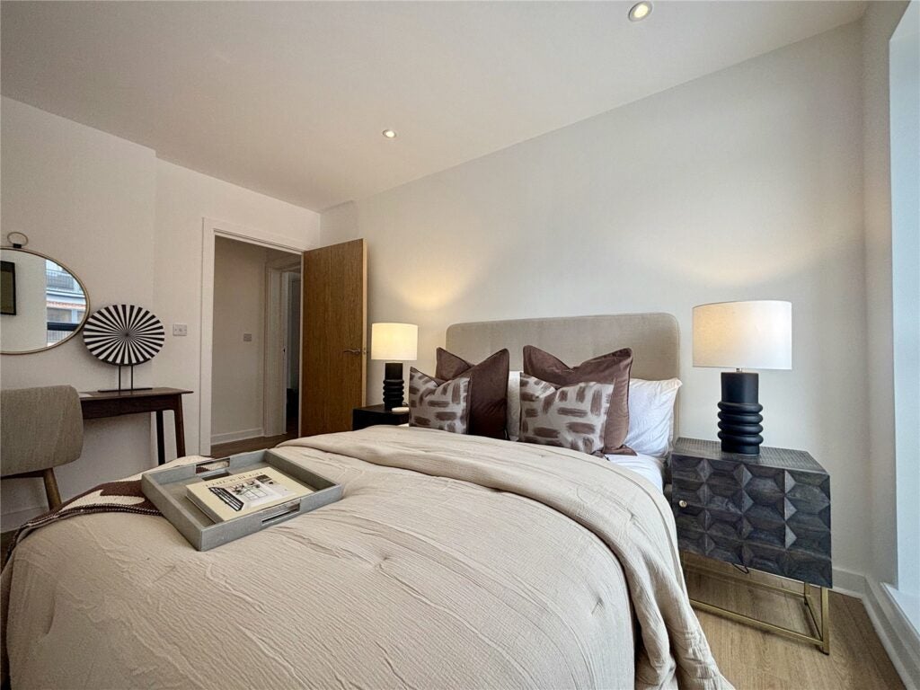Flat Victoria Road in Rushmoor