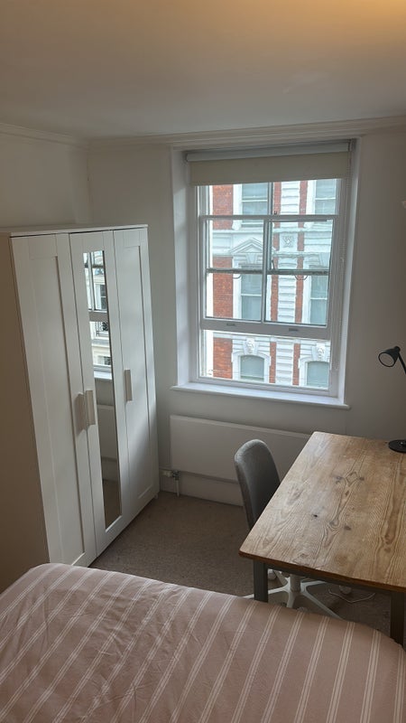 Room Rose Street in City of Westminster