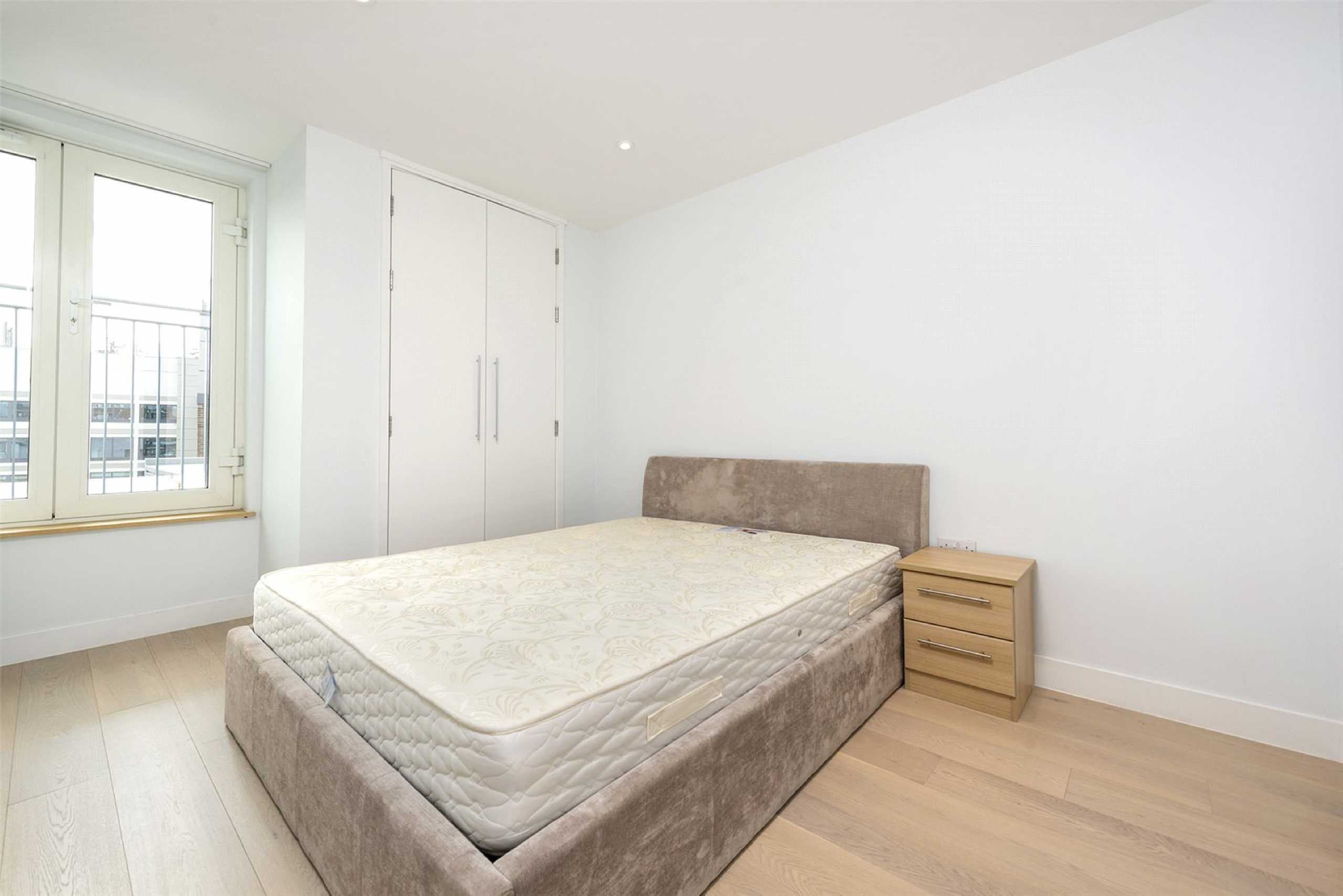 Flat Blackfriars Road in Greater London