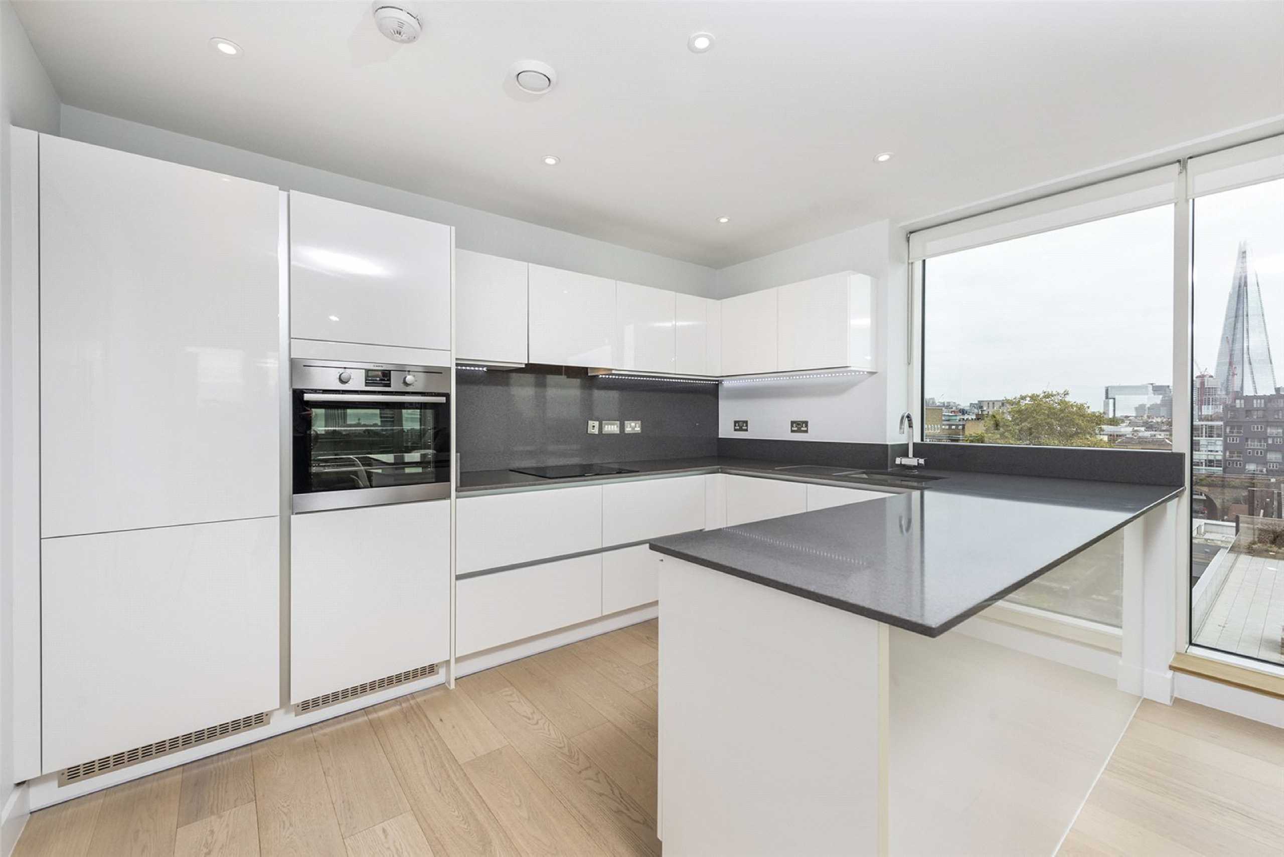 Flat Blackfriars Road in Greater London