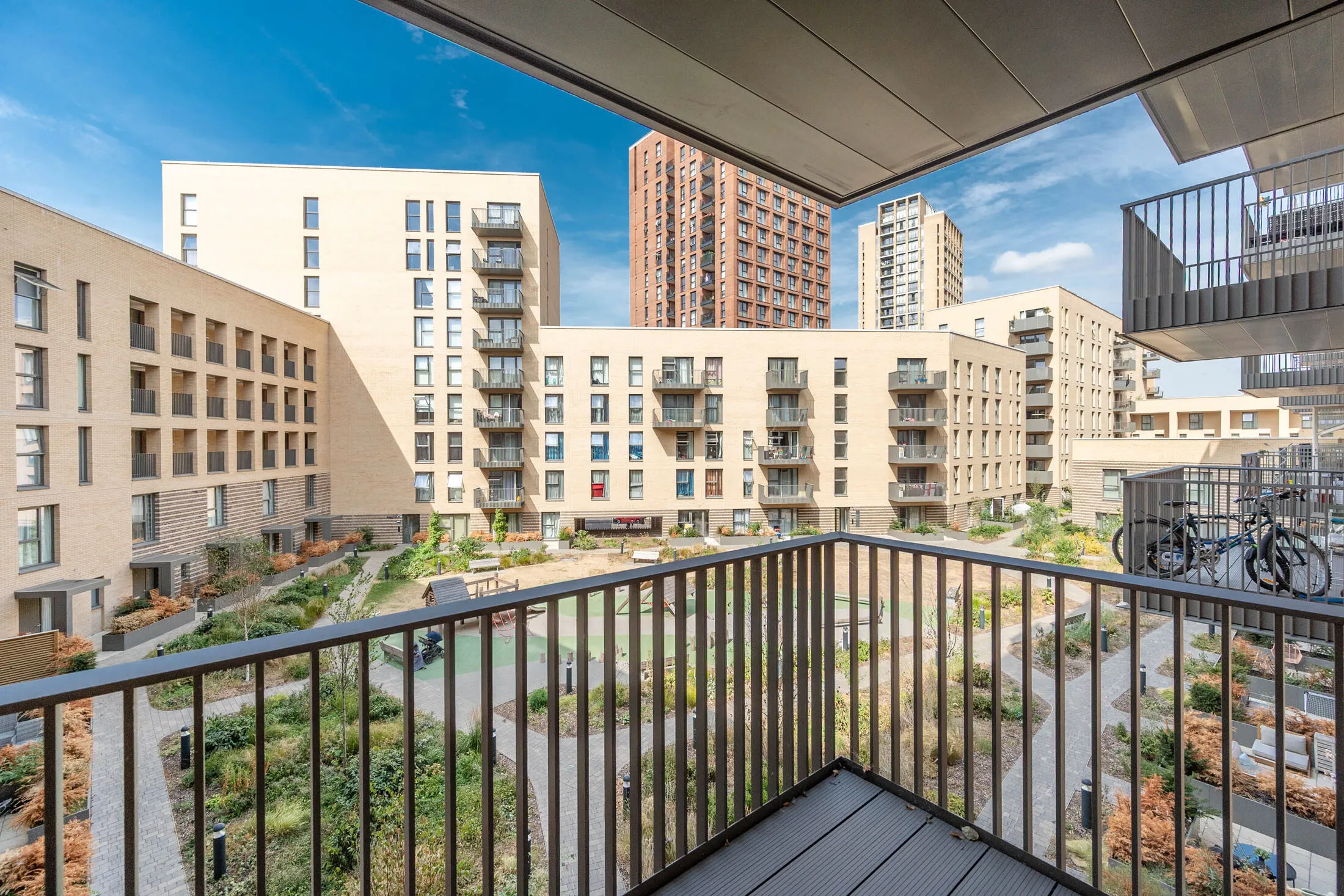 Flat Tyrrel Way in Greater London