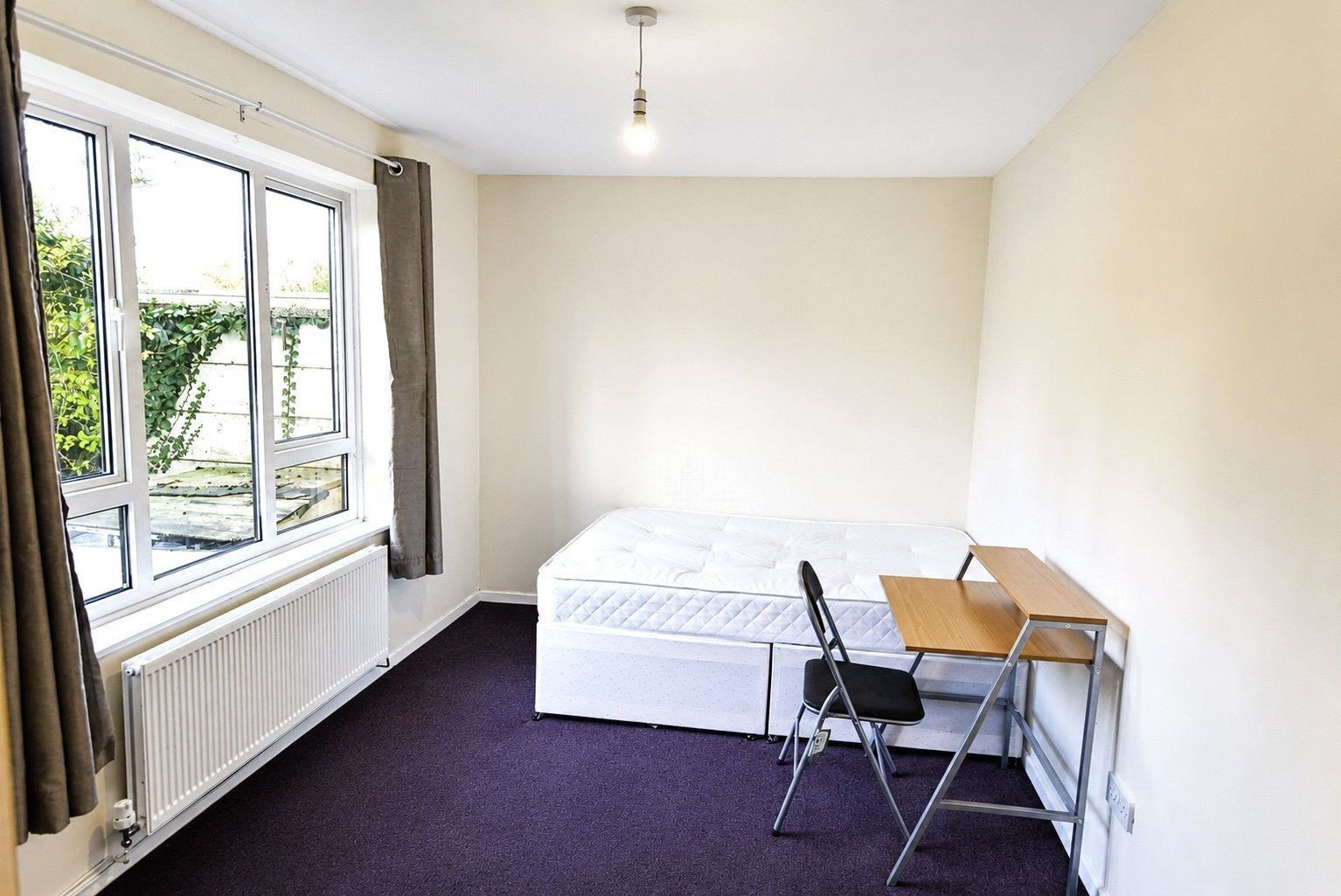 Room Warren Crescent in Oxford