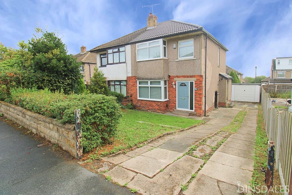 House Brantwood Avenue in Bradford
