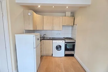 Flat Finchley Road in Greater London