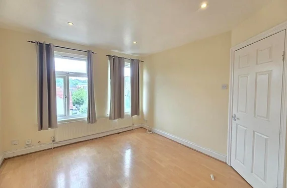Flat Finchley Road in Greater London
