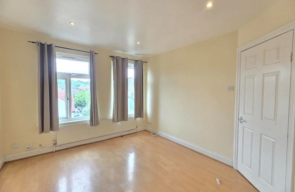 Flat Finchley Road in Greater London