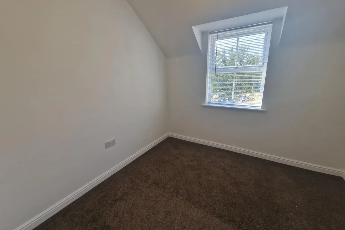 Flat Aston Chase in Wakefield