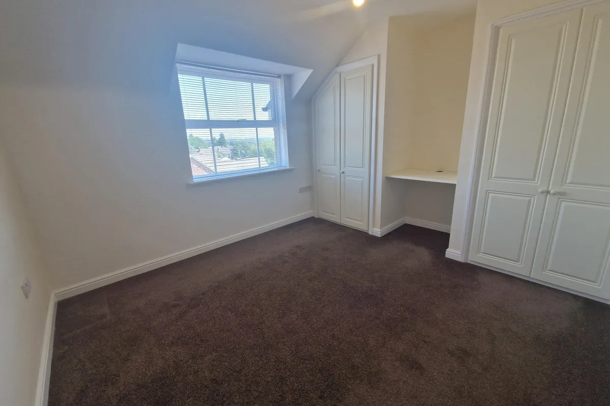 Flat Aston Chase in Wakefield