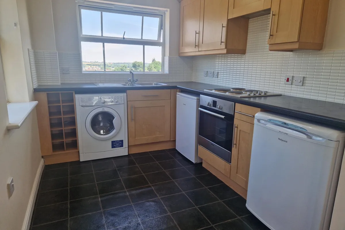 Flat Aston Chase in Wakefield