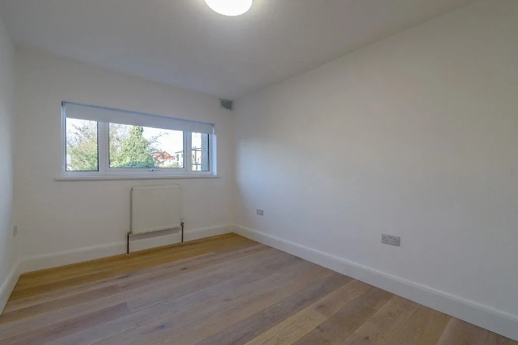 Flat College Hill Road in Greater London