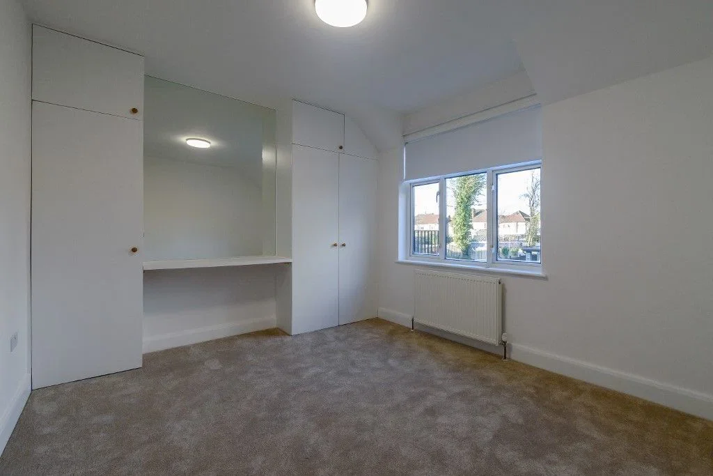 Flat College Hill Road in Greater London