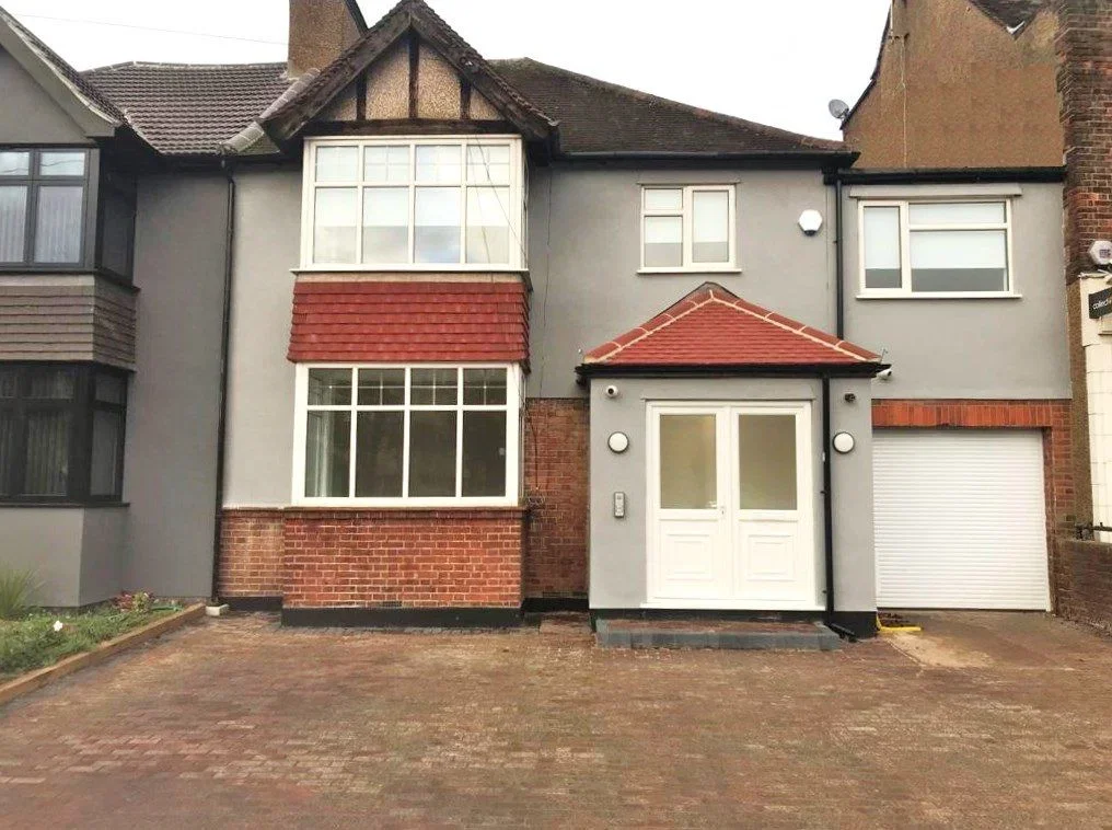 Flat College Hill Road in Greater London