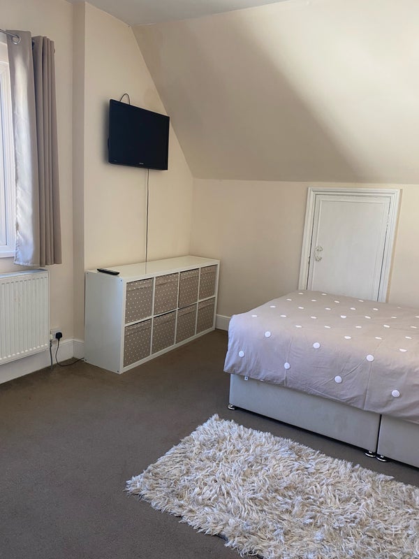 Room Rodway Road in Greater London