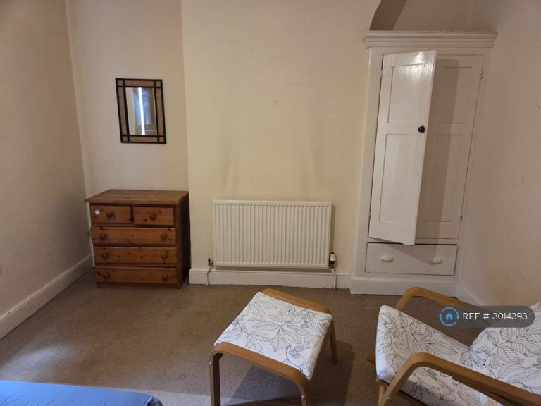 Room Wantage Road in Northampton