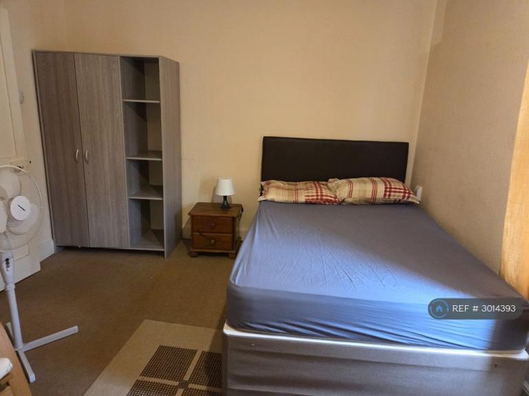 Room Wantage Road in Northampton