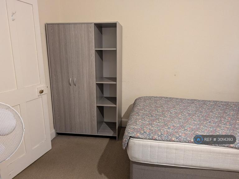 Room Wantage Road in Northampton