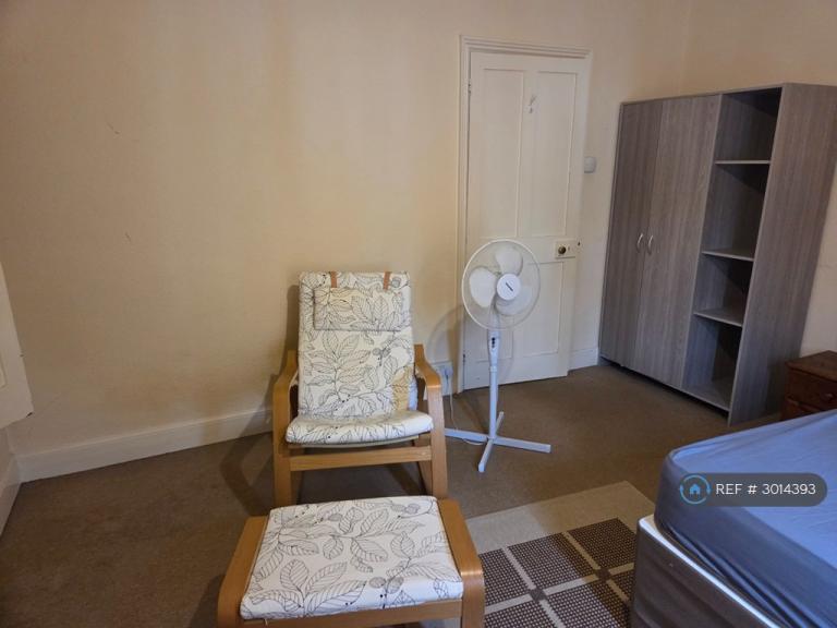 Room Wantage Road in Northampton