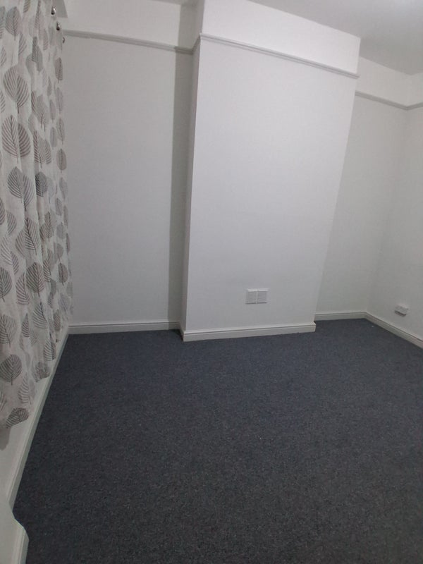 Flat Montgomery Street in Cardiff