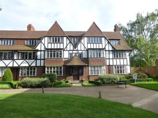 Flat Rutland Court in Cheltenham