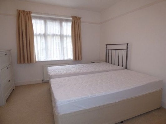 Flat Rutland Court in Cheltenham