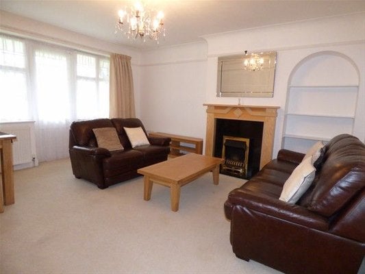 Flat Rutland Court in Cheltenham