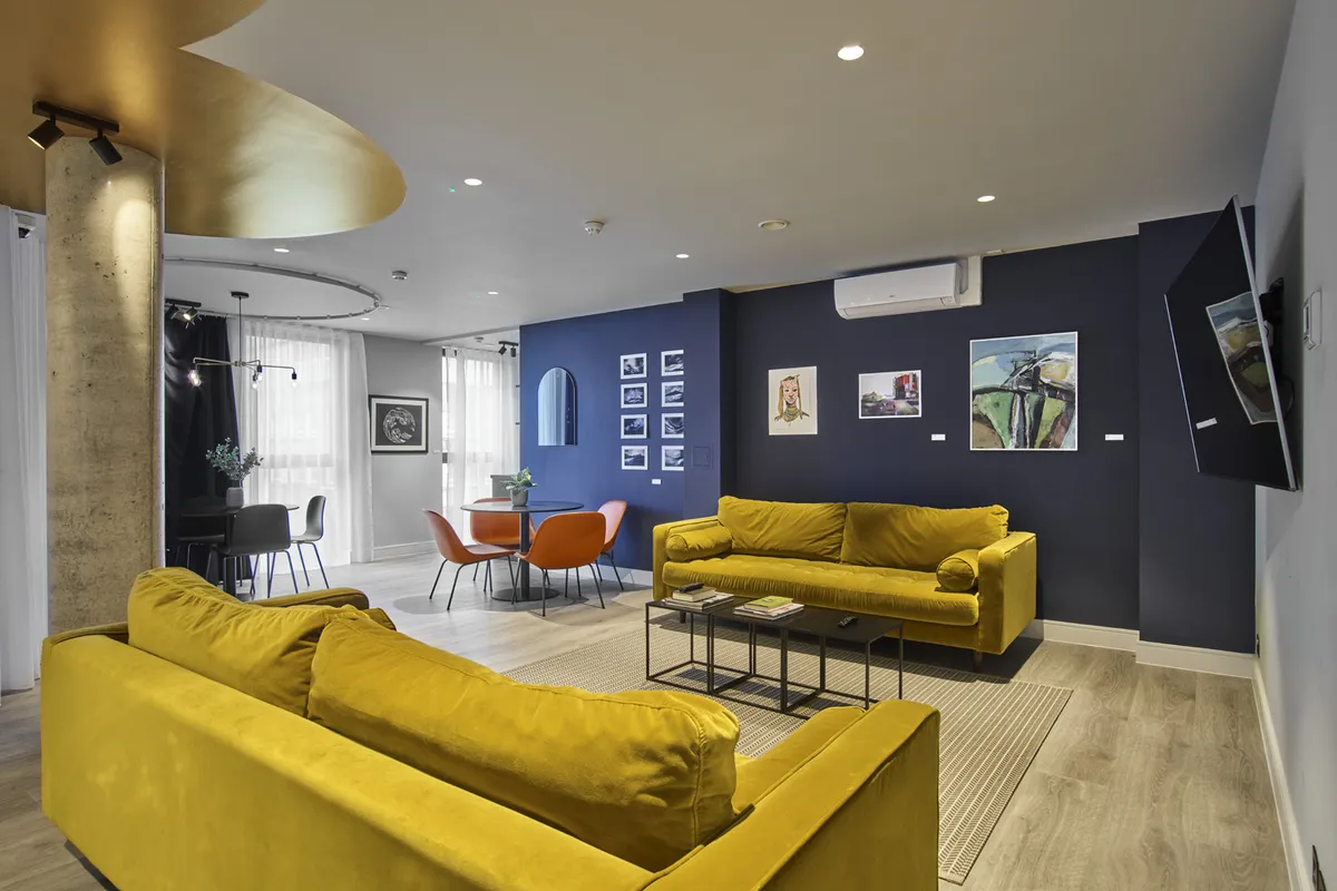 Flat Curtis Lane in Greater London