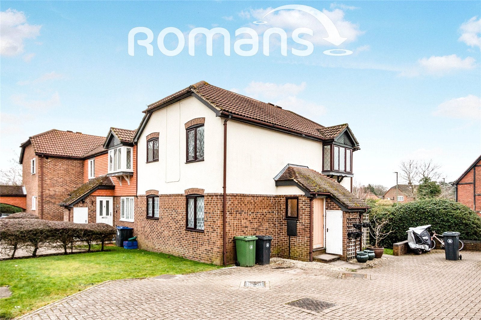 Flat Hawkesworth Drive in Surrey Heath