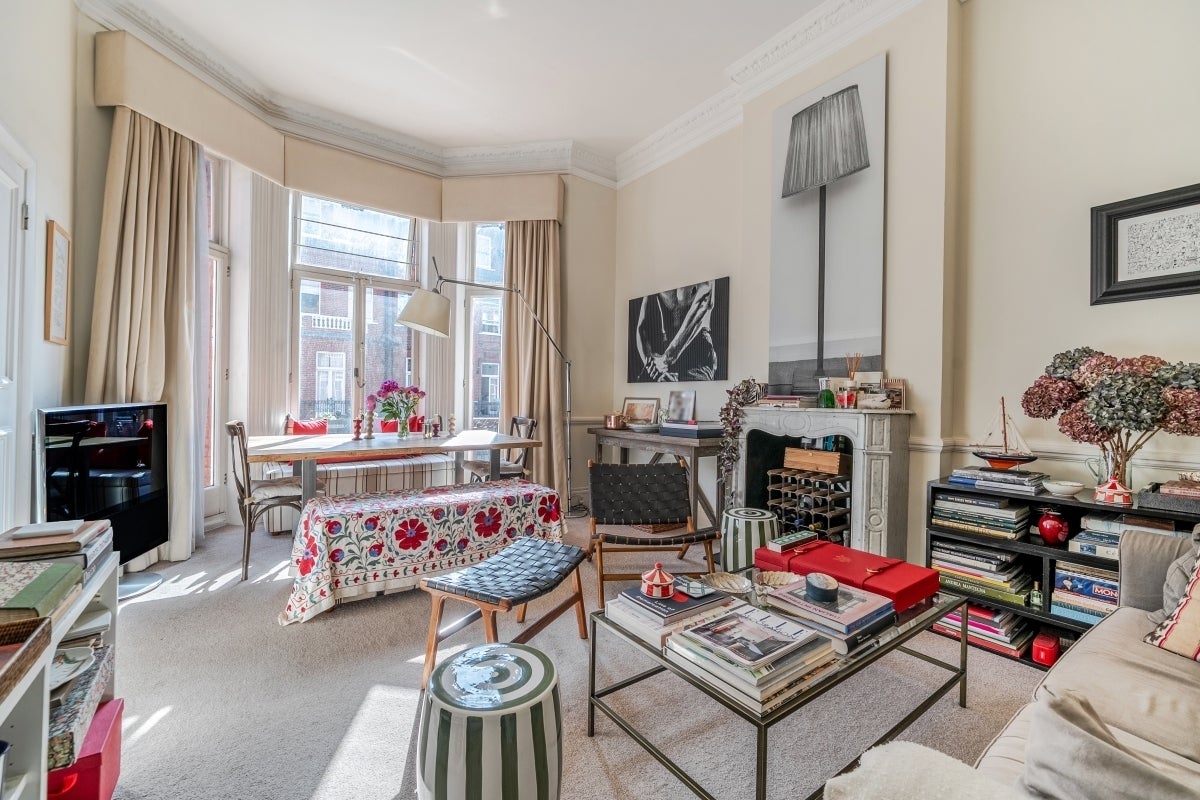 Flat Rosary Gardens in Greater London