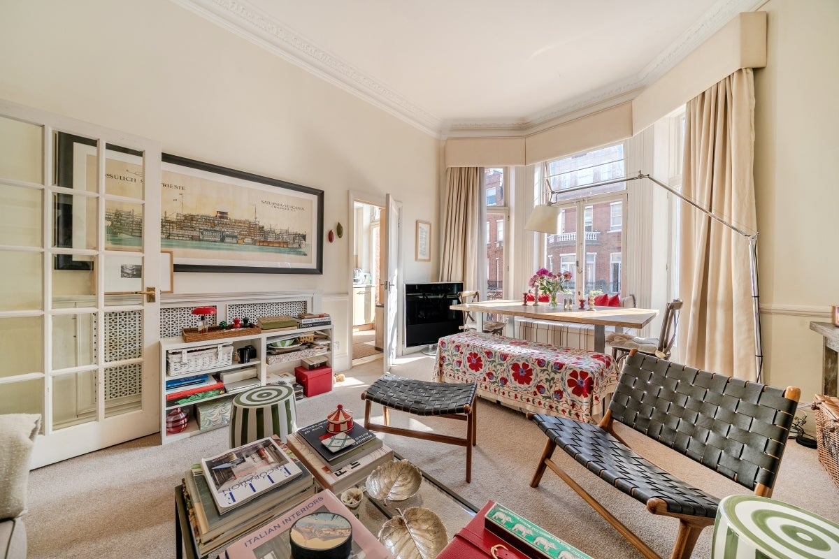 Flat Rosary Gardens in Greater London