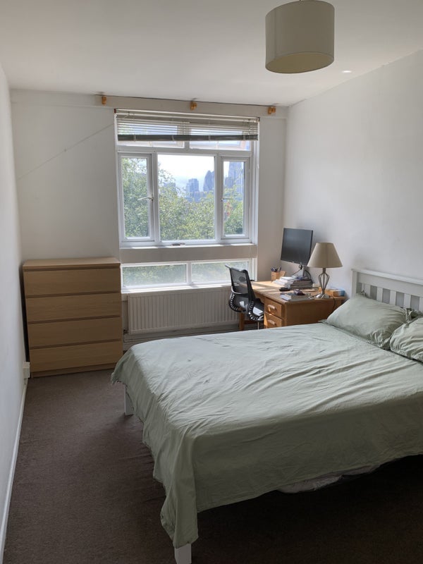 Flat Ravenscroft Street in Greater London