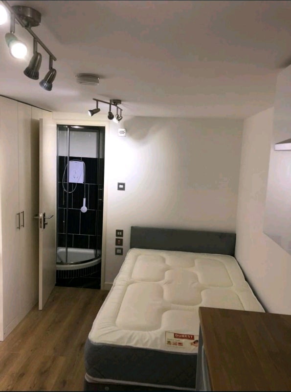 Room Nelson Street in Greater London